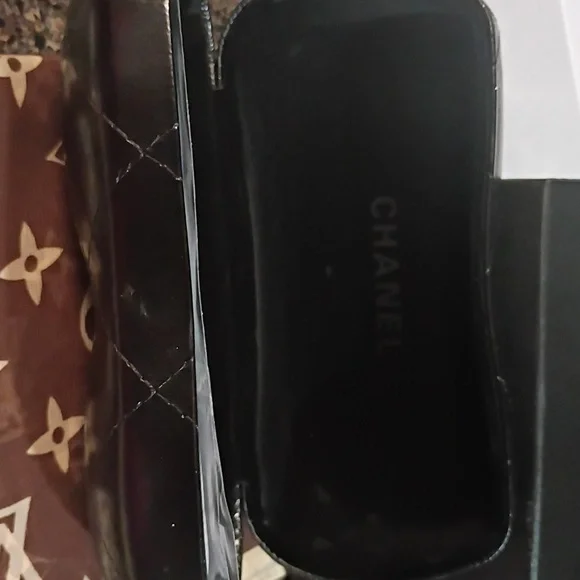 CHANEL Rose-Tinted Sunglasses with Pearl Accent All Inclusive - Picture 5 of 15